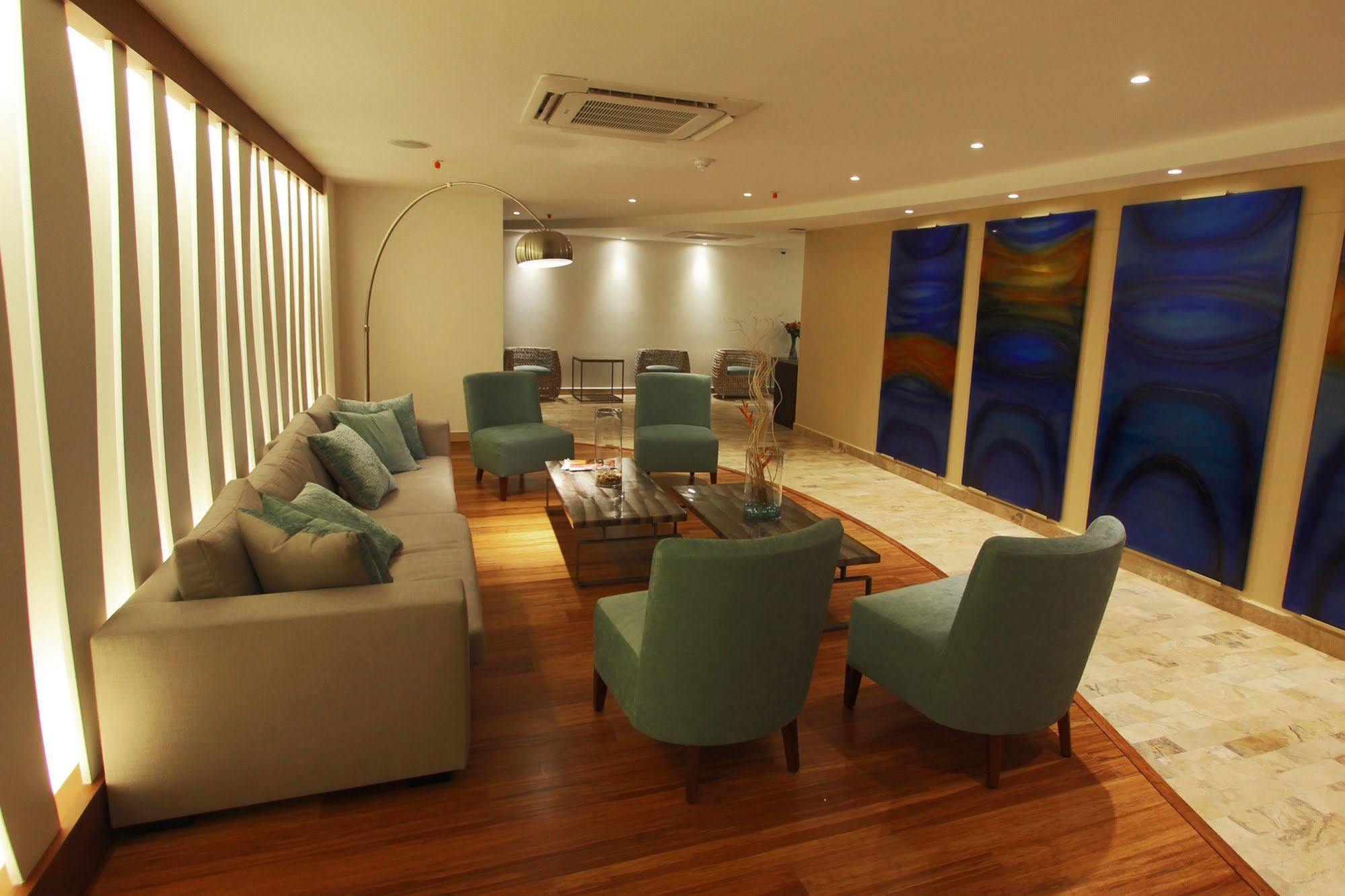 Hotel Poseidon Манта Екстер'єр фото