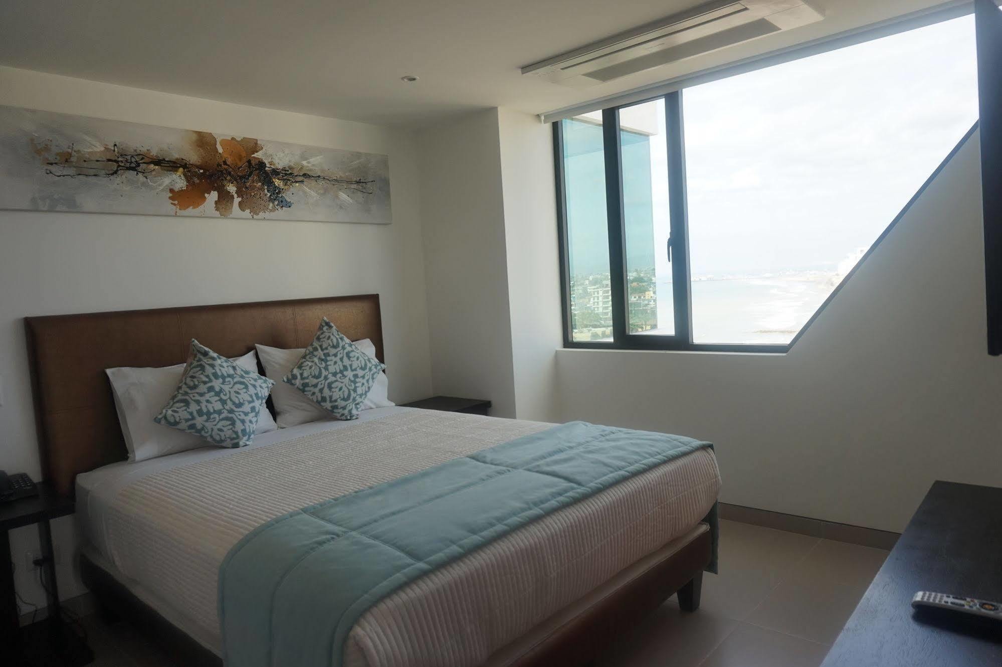 Hotel Poseidon Манта Екстер'єр фото