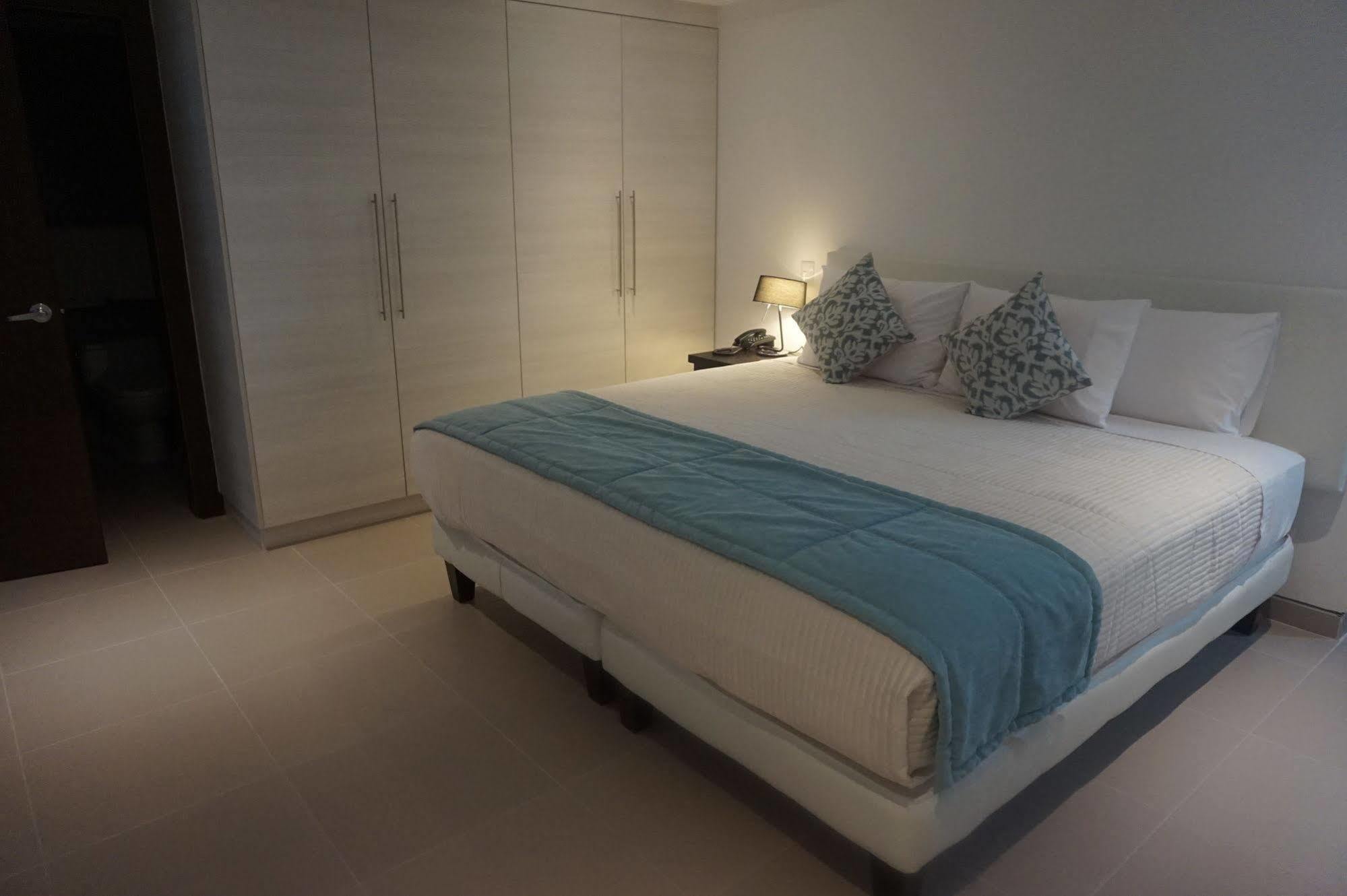 Hotel Poseidon Манта Екстер'єр фото