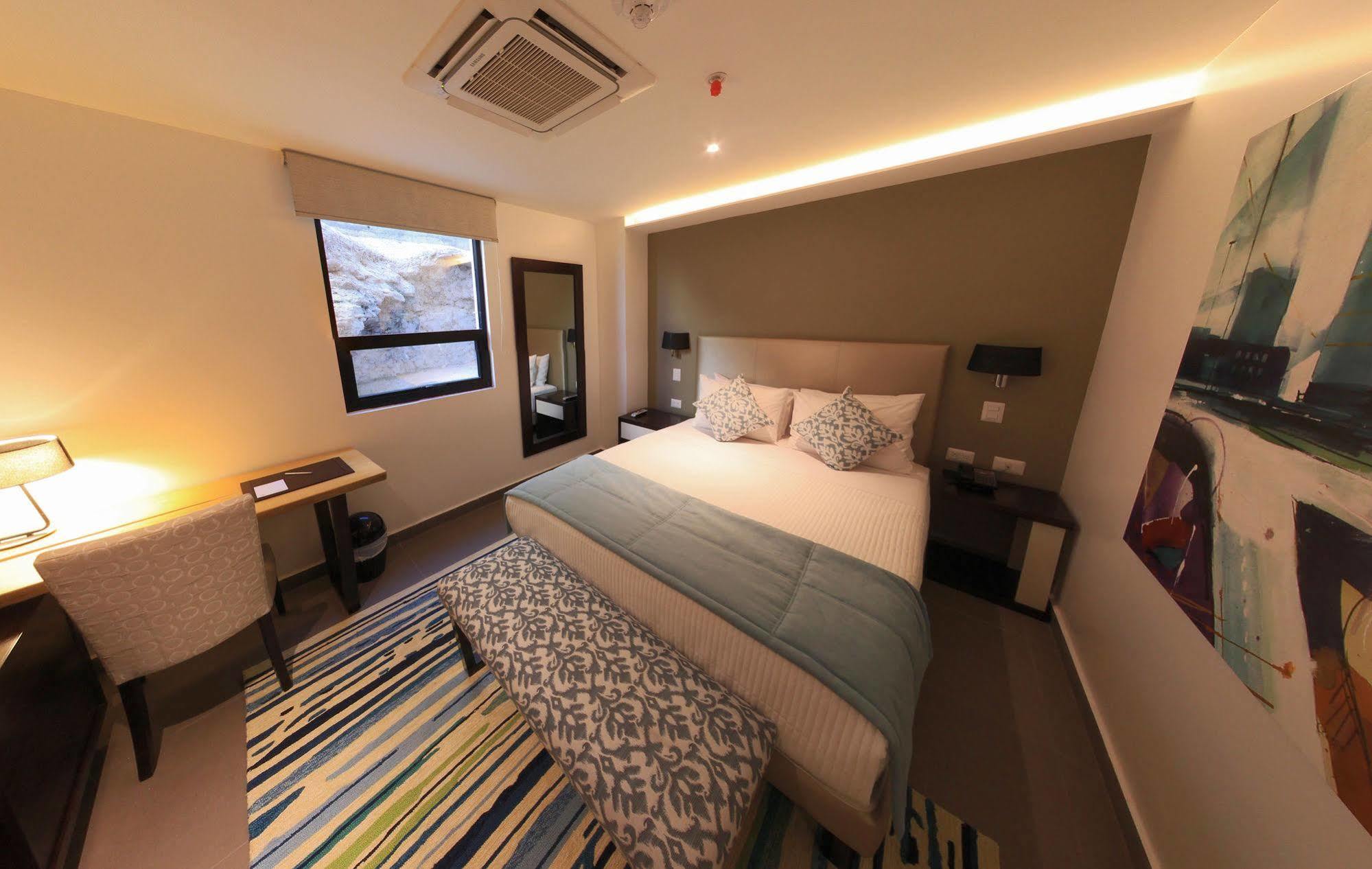 Hotel Poseidon Манта Екстер'єр фото