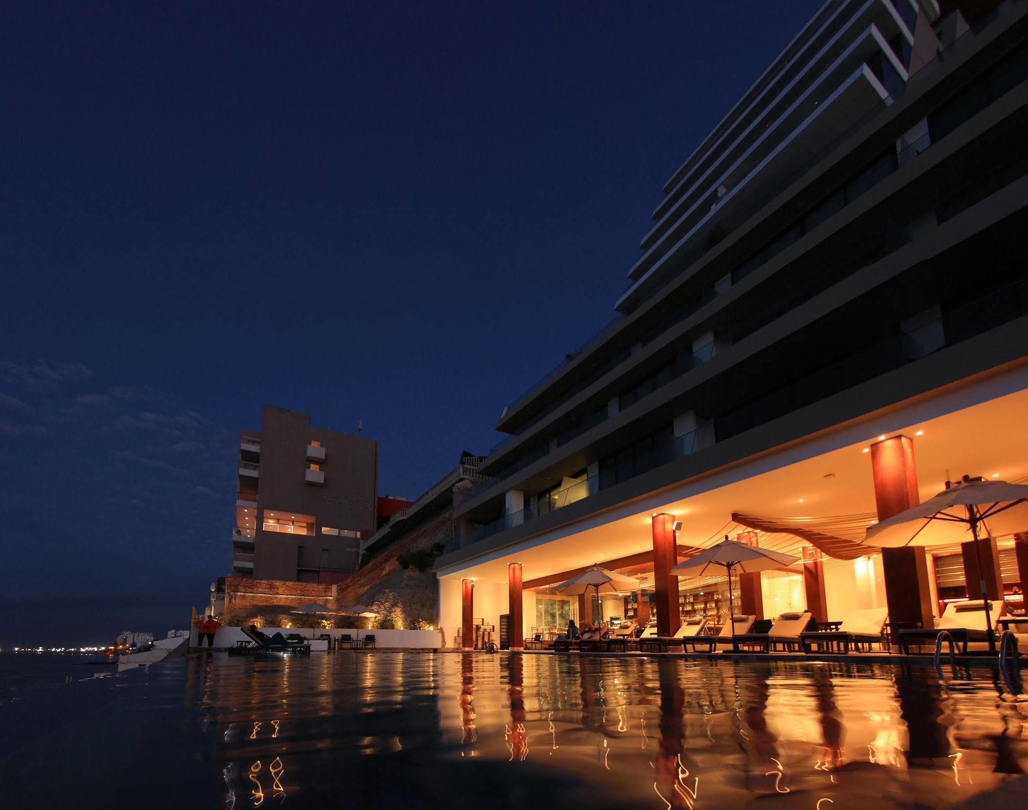 Hotel Poseidon Манта Екстер'єр фото